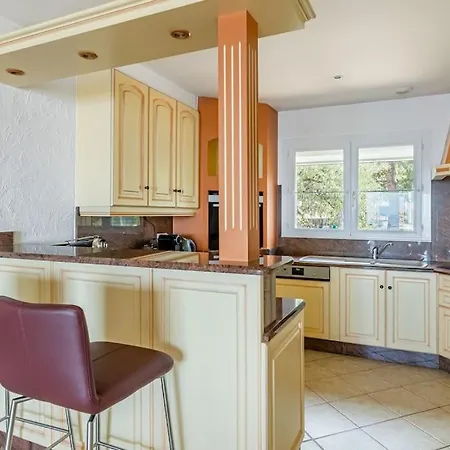 Le Manon, Vue Imprenable Sur La Baie Du Lavandou Appartement