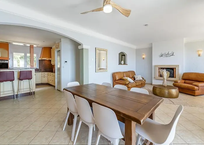 Le Manon, Vue Imprenable Sur La Baie Du Lavandou Apartamento *