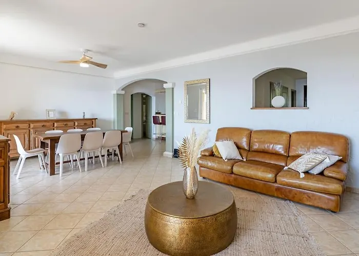 Le Manon, Vue Imprenable Sur La Baie Du Lavandou Apartamento *