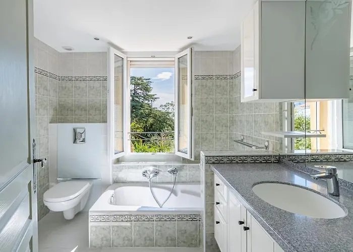 Le Manon, Vue Imprenable Sur La Baie Du Lavandou Apartamento *